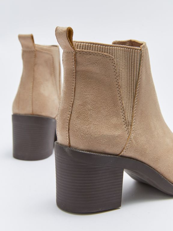 Women's Leather Look Heeled Boots.