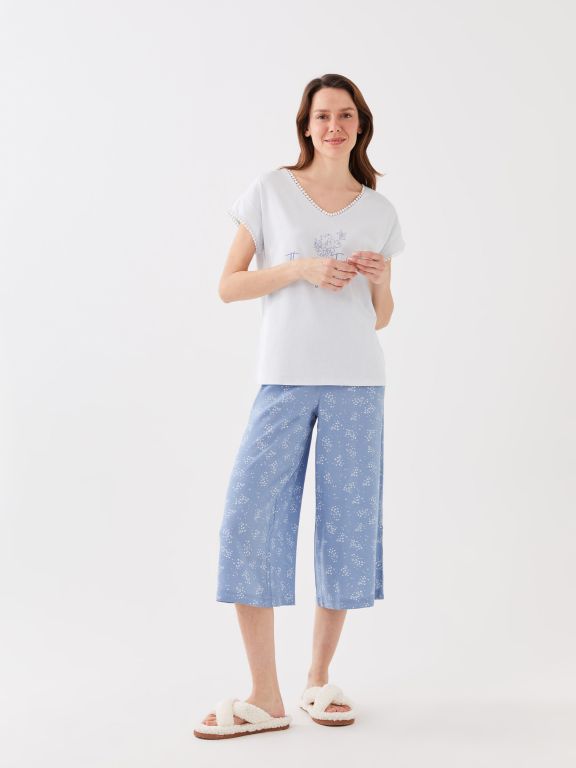 Women's V-Neck Printed Capri Pajamas Set