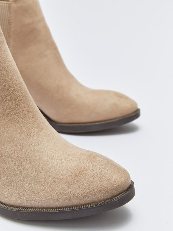 Women's Leather Look Heeled Boots.