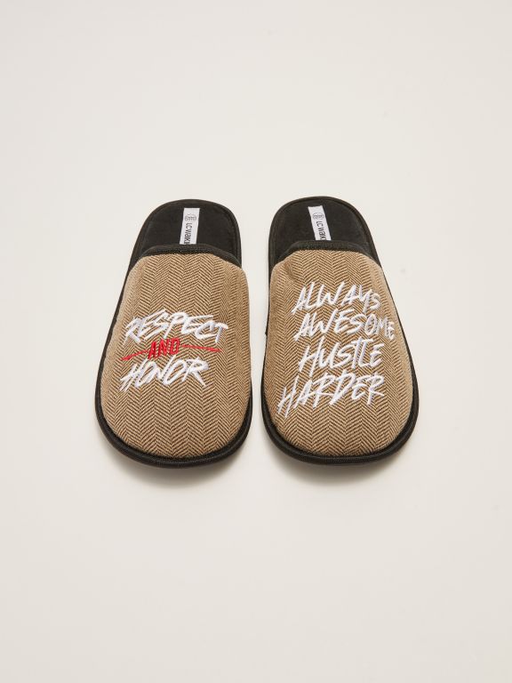 Embroidery Detailed Closed Front Men's House Slippers