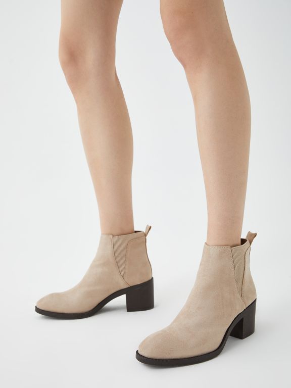 Women's Leather Look Heeled Boots.