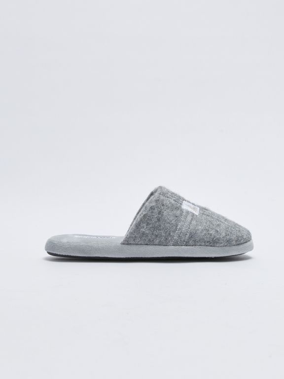 Embroidered Closed Front Men's Indoor Slippers